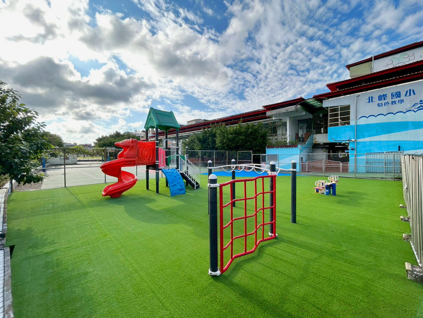 草皮達人[Masturf]-新北－北峰幼兒園遊戲場